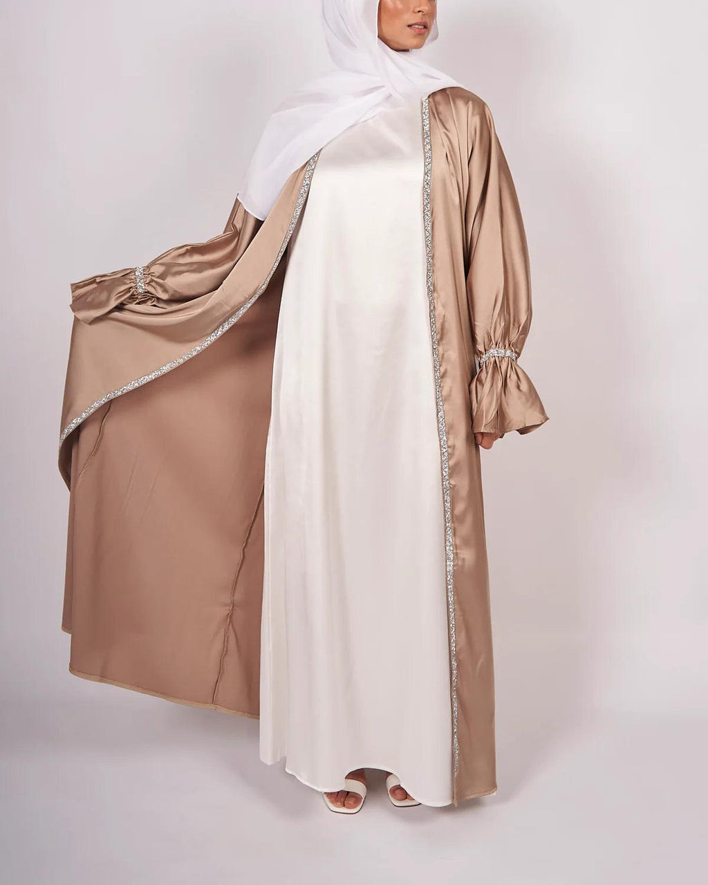 Ensemble Abaya 4 pièces en satin à manches poétes - Hijab’s Store