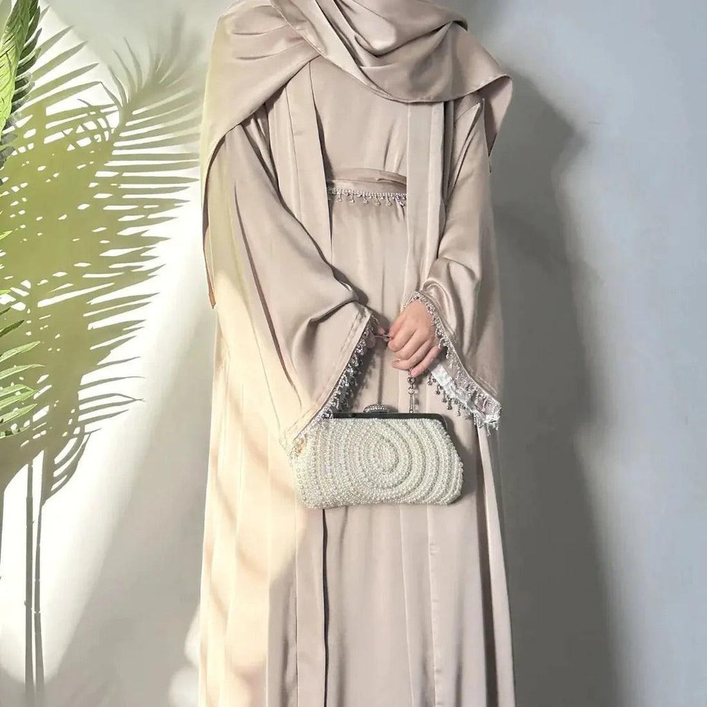 Ensemble Abaya à pompons en satin - Hijab’s Store